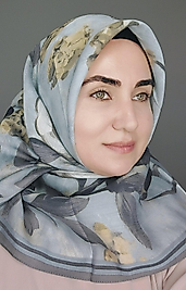 Gülce A. Mavi Eşarp